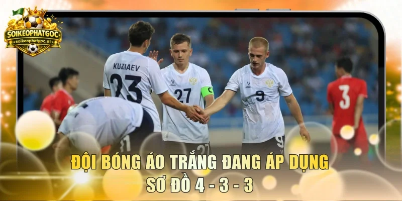 Đội bóng áo trắng đang áp dụng sơ đồ 4 - 3 - 3